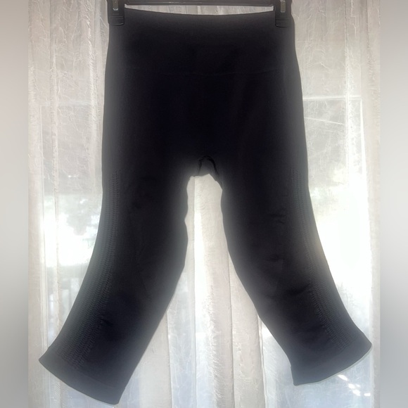 Lululemon flo and go seamless cropped leggings size 6 in EUC - Picture 6 of 9